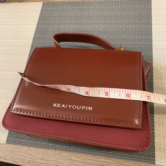 Cute Crossbody - Picture 4 of 7